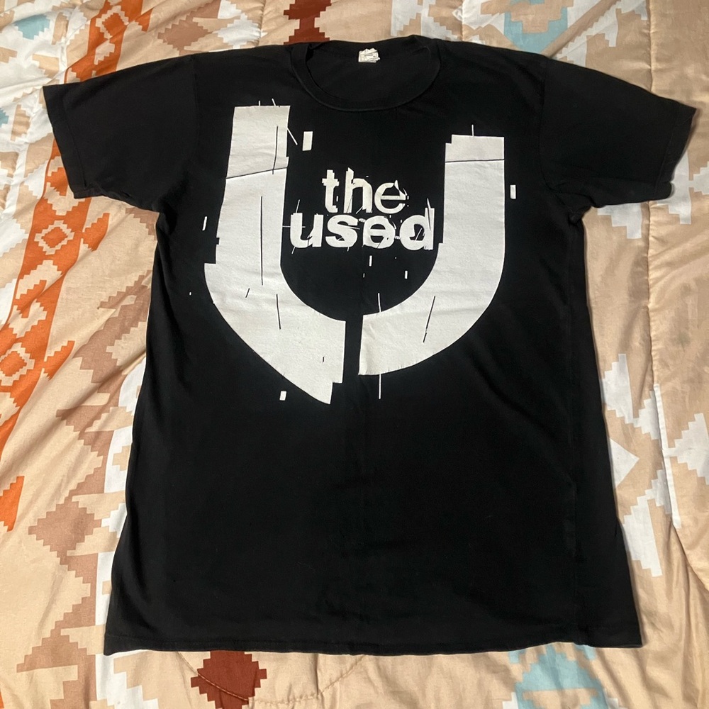The used band glow in the dark t shirt S